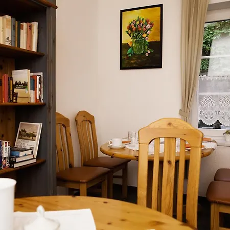 Πανσιόν Altstadt 3*